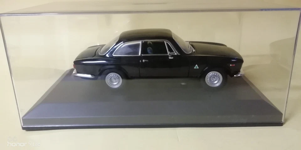 ROAD SIGNATURE, SCALA 1/18, ALFA ROMEO GIULIA GT 1965 IN TECA - Immagine 4 di 4