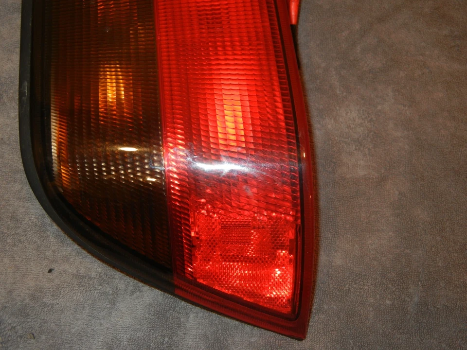 Conjunto de luz trasera izquierda 94-98 SAAB 9000 hatchback con cableado coleta Q2 Foto 2 de 4