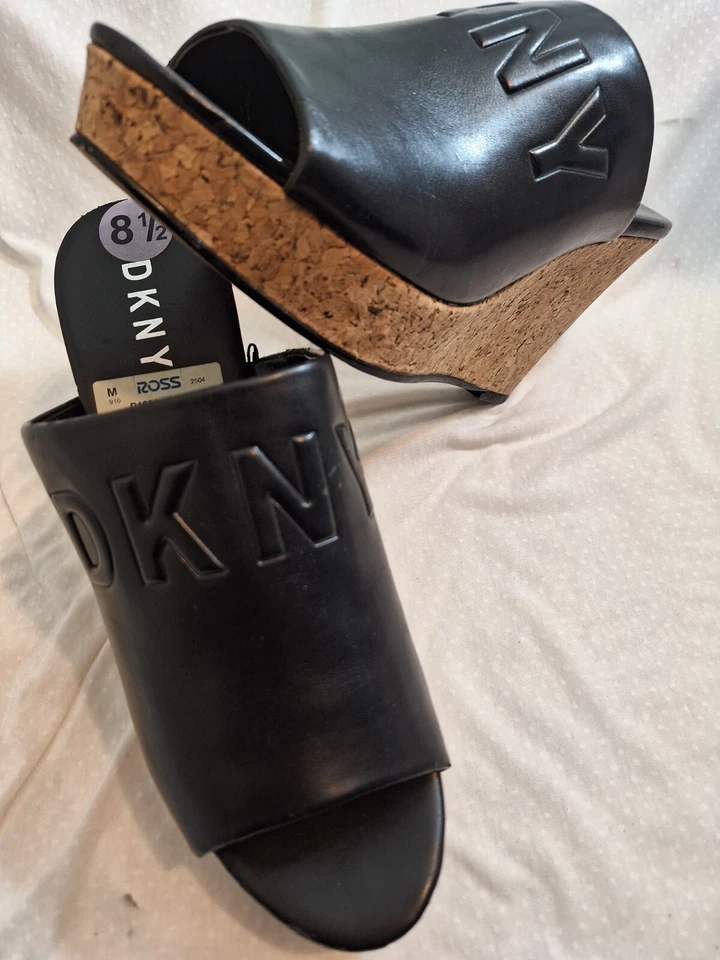 Zapatos de cuña DKNY para mujer de cuero negro con punta abierta talla 8,5 M Foto 4 de 4