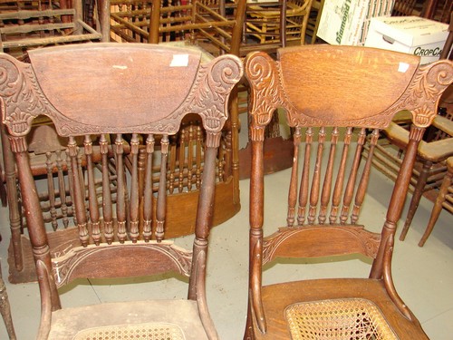 #56 - 2 Antique Pressed Back Chairs w/ Reeded Spindles - For Restoration - Picture 5 of 6