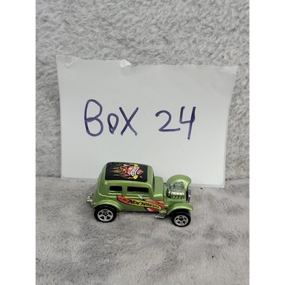 Hot Wheels 32 Ford Vicky Tattoo Machines Metallic Green Flaming Heart 1/64 2007