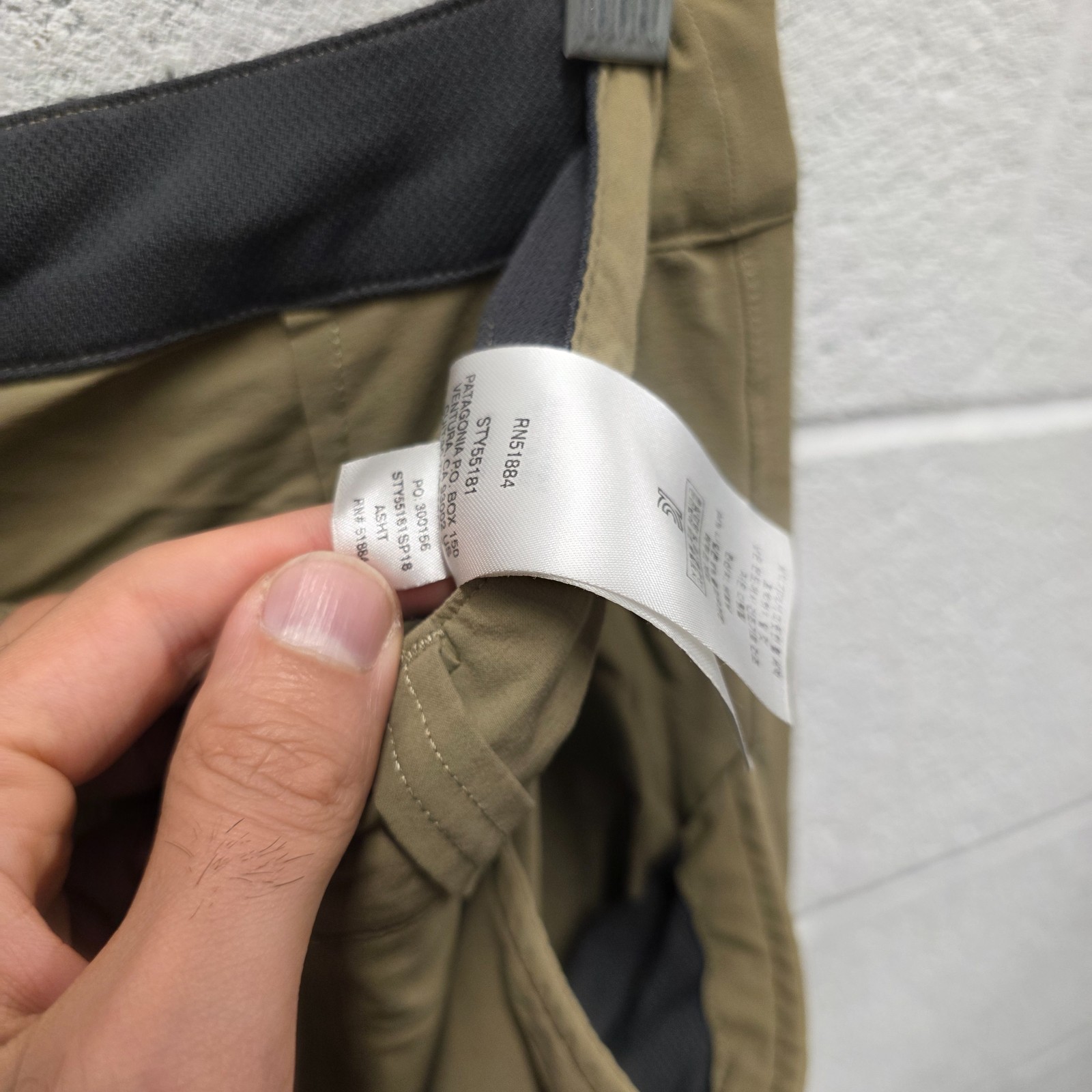 Patagonia Quandary Pants Mens 35 x 30 Beige Hiking Outdoor Nylon Cargo Worn Wear thumbnail 3