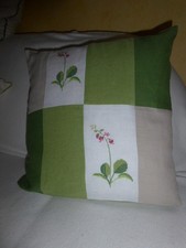 Dahlbeck,Fingerhut gesticktes Kissen mit Blumen, Rückseite mit Hotelverschluss