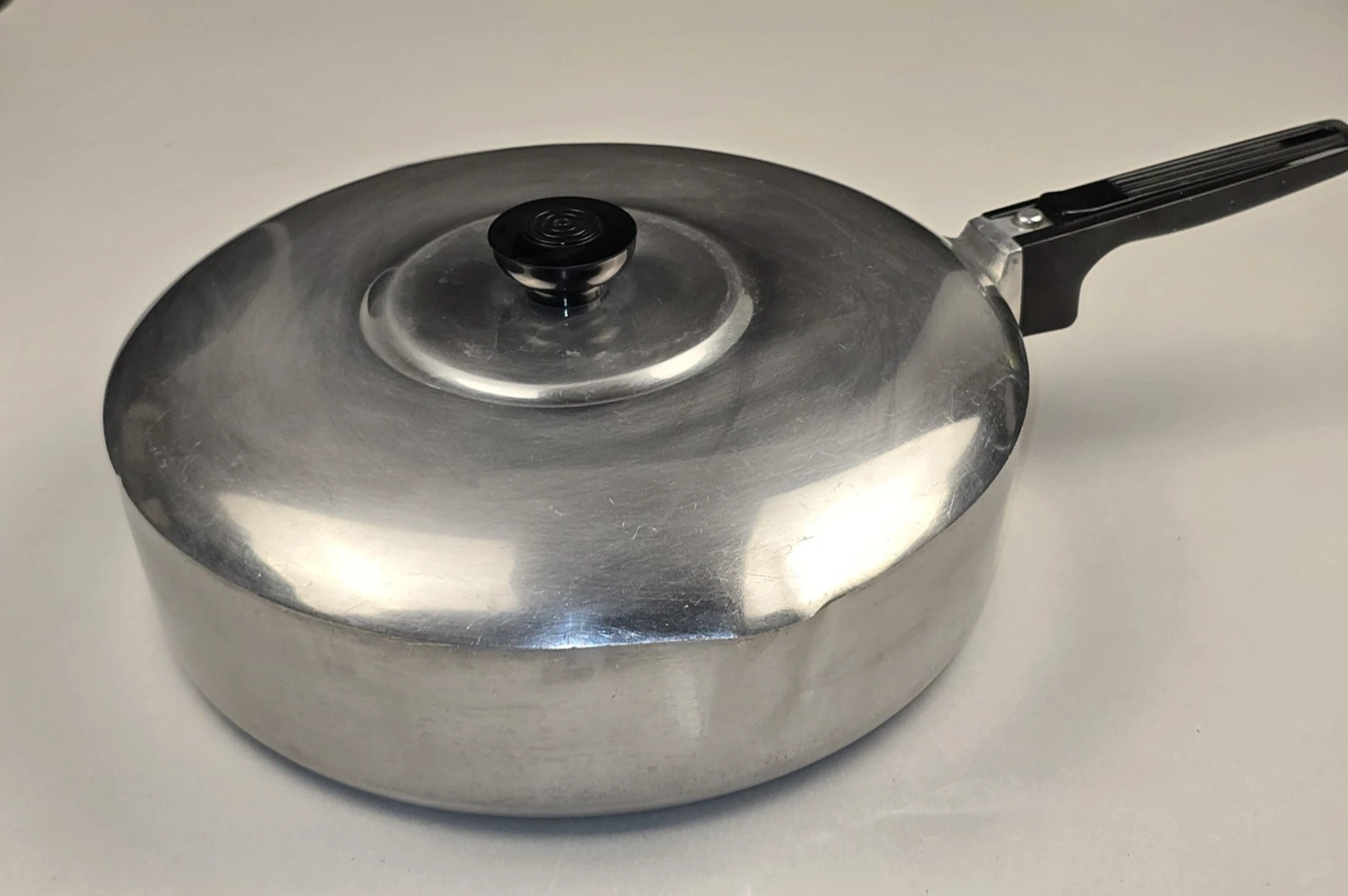 Vintage Wagner Ware Magnalite 4570-P Frying Pan Double Spout Skillet W/ Lid
Opens in a new window or