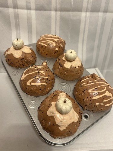 Fake Bake Pumpkin Muffins Decor - 第 1/3 張圖片