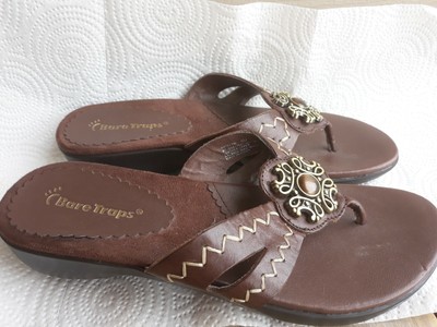 bare traps flip flop sandals