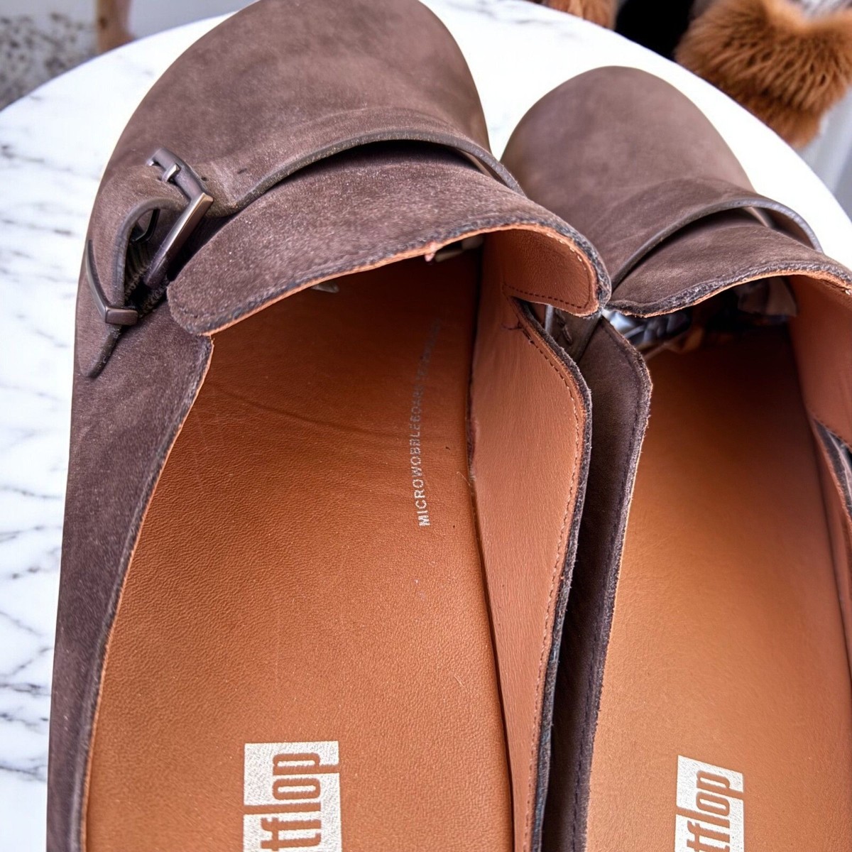 【fitflop】 (W) Shuv Buckle-Strap Leather Clogs Amazon.com | FitFlop Shuv Buckle-Strap Leather Clogs Light