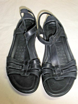 Woman's Sandals ECCO Flash T-Strap Sandal Black Size 9 /EU 40