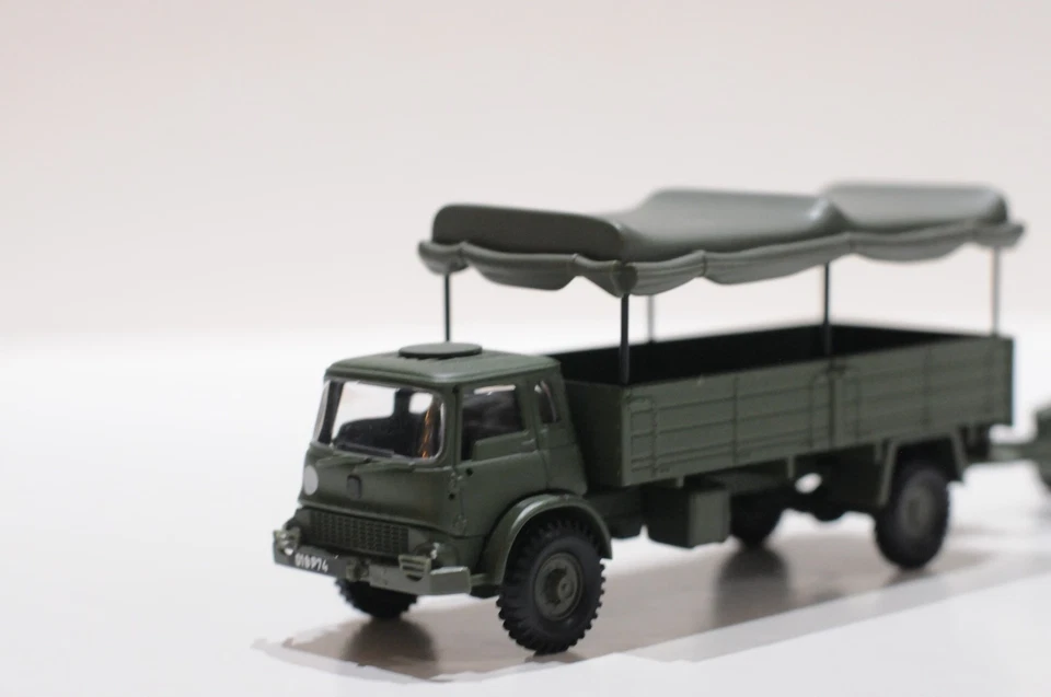 CORGI BEDFORD MK BRITISH ARMY HIGH CANVAS TRUCK PLUS 25LB GUN SCALE 1:50 PLASTIC - Image 2 of 4