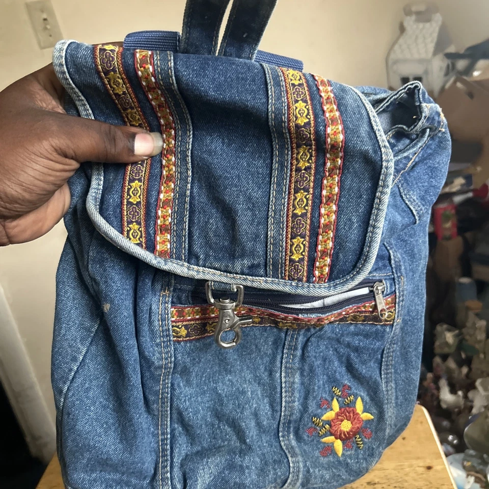 Mochila vintage de mezclilla con cordón parche bordado gancho y pestillo solapa hippie años 80 Foto 3 de 3
