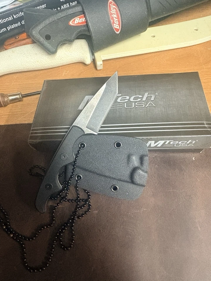 Cuchillo de cuello reverso MTech tanto Foto 3 de 4