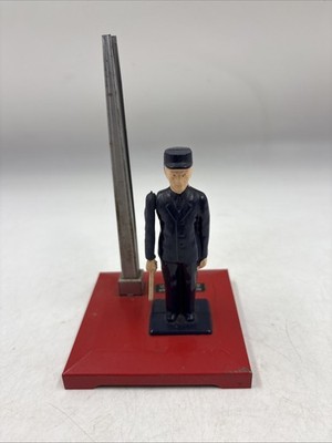 Lionel No. 1045 Flagman Postwar Model Railway Train Track side Accessory  B-7