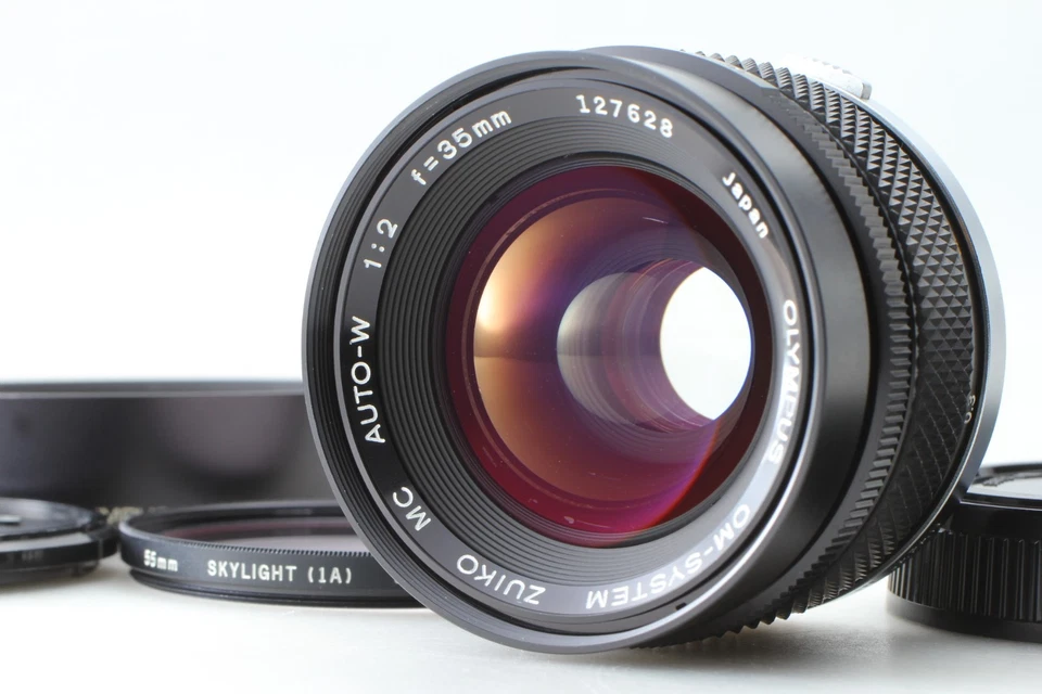 Late Model【MINT w/Hood】Olympus OM System Zuiko MC Auto W 35mm F2 Wide Angle Lens - Image 2 of 4