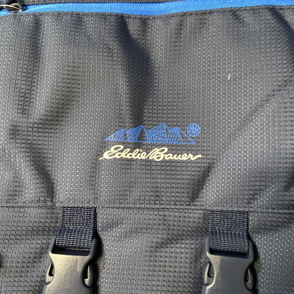 Bolsa de pañales Eddie Bauer Harbor mochila con protección antimicrobiana ultra fresca Foto 2 de 4