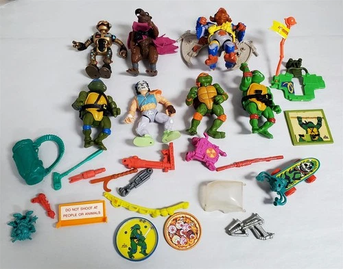 D-342 VINTAGE COLLECTION OF TEENAGE MUTANT NINJA TURTLES ACTION FIGURES & ACC.!