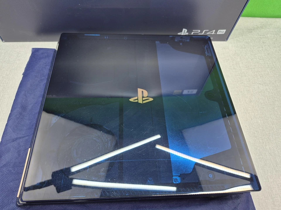 Sony Playstation 4 Pro 2TB 500 Million Limited Edition Nummer 29175 Sehr Gut - Bild 4 von 4