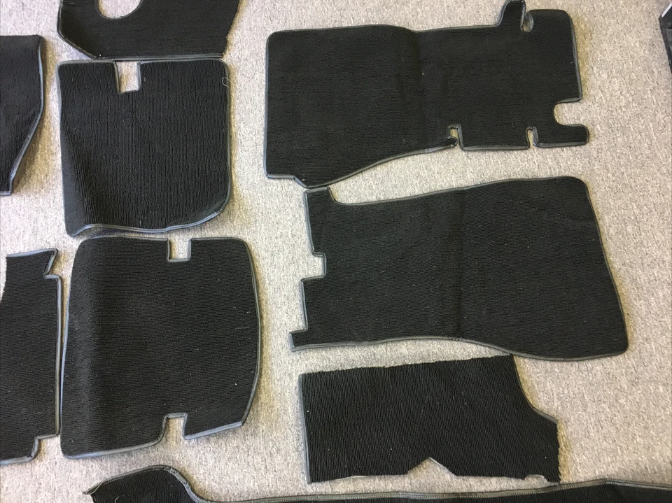 Pre-Owned Black Carpet Kit for W113 Pagoda 230SL 250SL 280SL — 第 4/4 张图片
