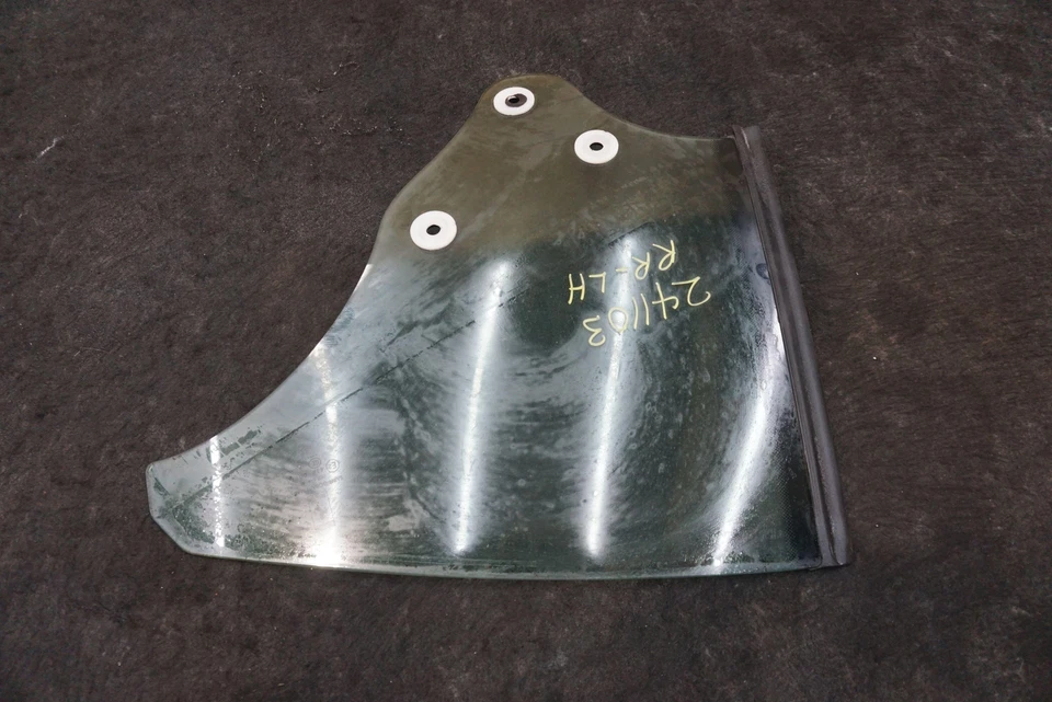 Cuarto de vidrio de ventana de ala trasera izquierda OEM 69876000 Ferrari California 2008-14 Foto 3 de 4