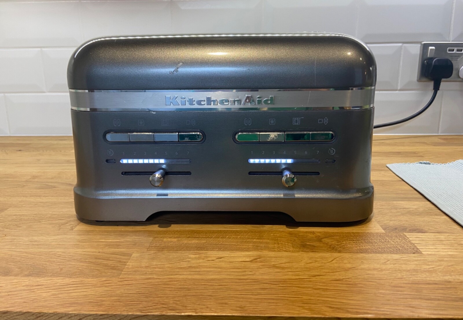 KitchenAid 4 slice Artisan toaster in medallion silver eBay