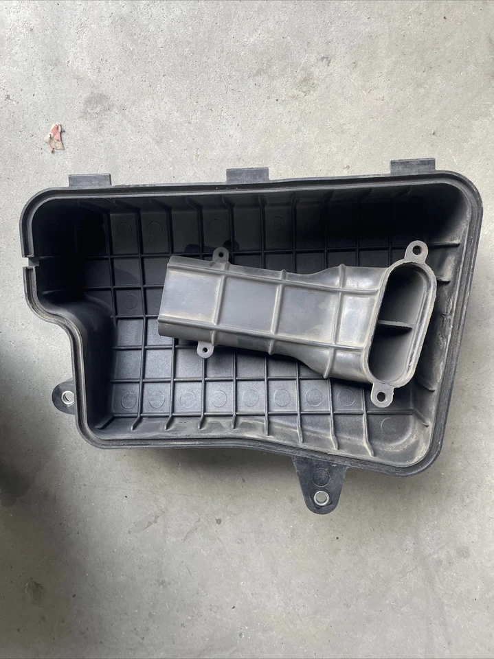 Suzuki Burgman  AN400  Air Cleaner Air Box 2007-2009  Oem 13700-05H00 - image 3 of 4