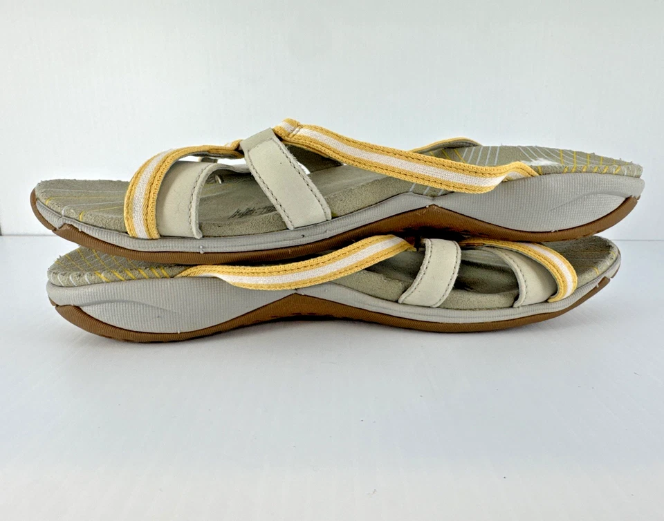 Sandalias Merrell Camellia para mujer talla 6 cuero amarillo J35594 forro plateado Foto 3 de 4