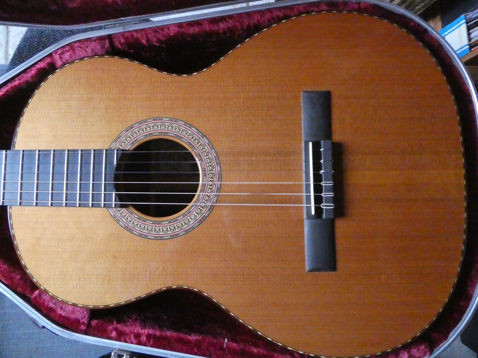 Fylde Custom Classical Guitar in beautiful condition, with Headway