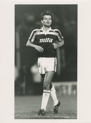 A11 A1121   Gary Thompson Aston Villa Action Shot vs Wimbledon (1986)