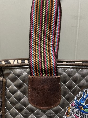 Bolso de Mano Consuela Acolchado Metálico Plateado y Estampado Animal Noche Shopper Med - Imagen 2 de 10