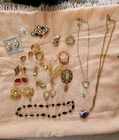 LOT  Costume Jewelry Vintage  Estate All Wearable Some Signed HIGH end GOLD TONE