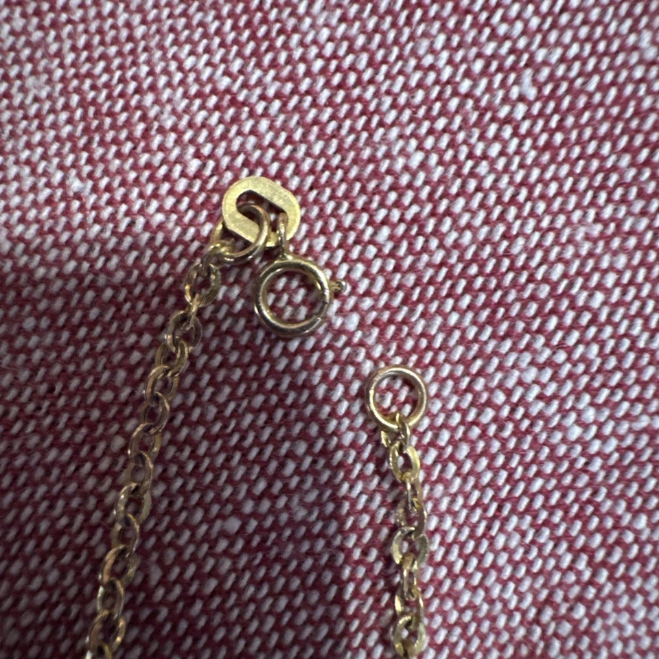 10k gold bracelet. 10.5 In Long.  1.0 Grams.  Marked. - Image 3 of 4
