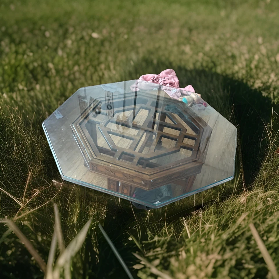 Mesa de centro McGuire vintage con tapa de vidrio hecha a mano única en su clase Foto 2 de 4
