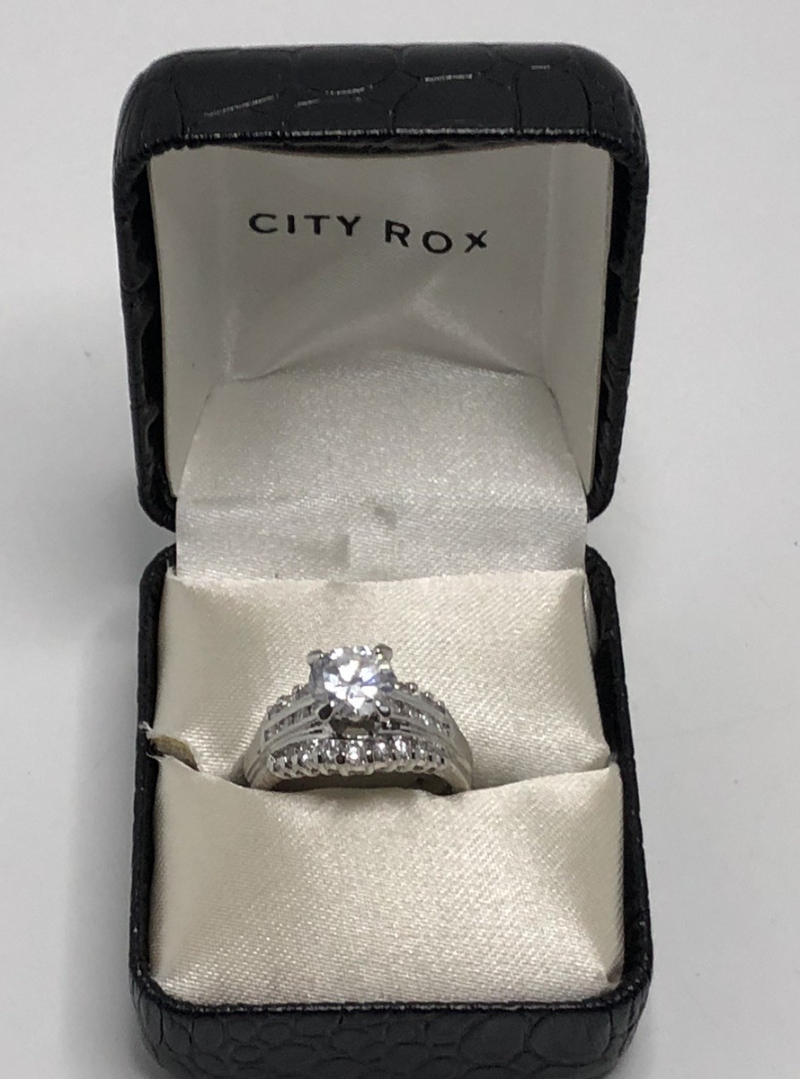 Beautiful Silvertone Statement￼ ring size 8 - image 2