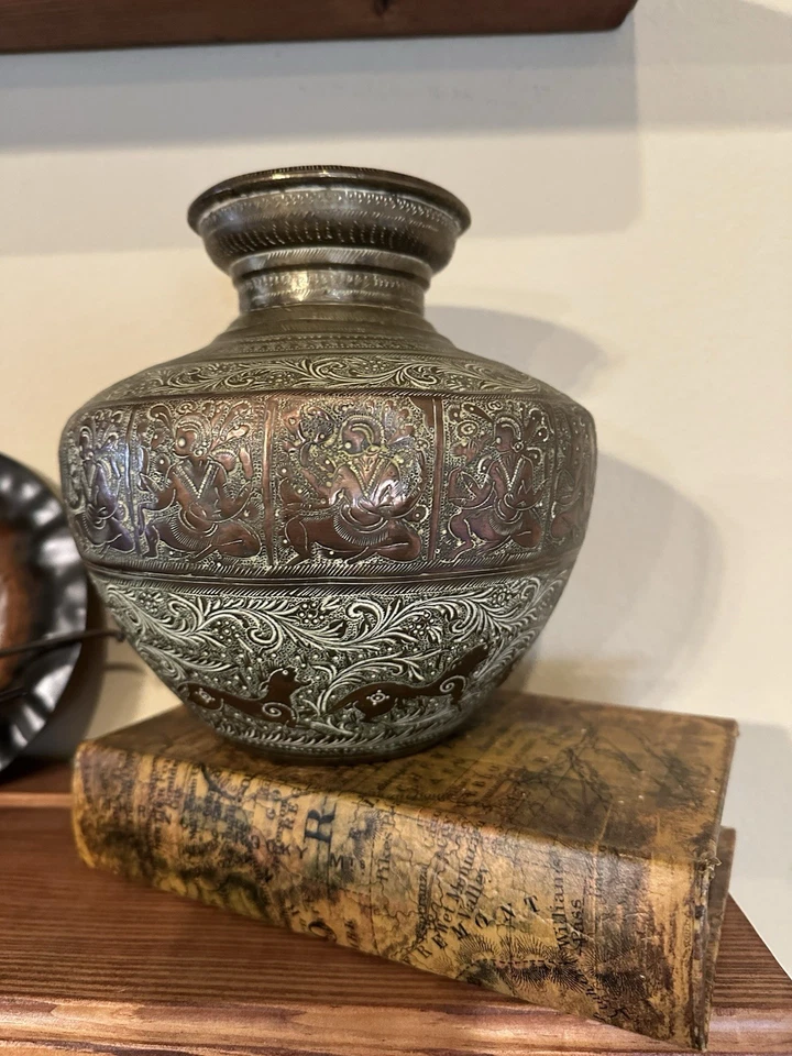 "Antigua olla Kalash hecha a mano Ganga Jamuna de latón antiguo 8"" X 8""" Foto 3 de 4