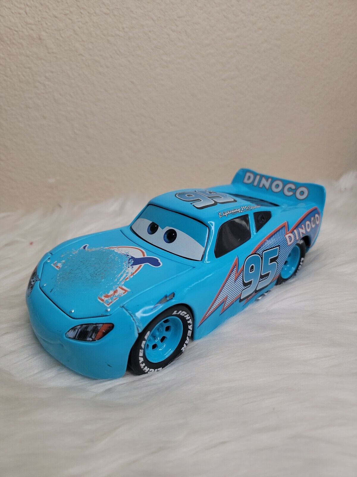 1:24 Lightning McQueen Dinoco (Cars)