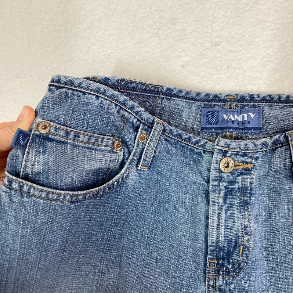 Womens VTG Y2K Flare jeans bell bottom light wash Bell Bottoms Measure 31x31 - Image 3 of 4