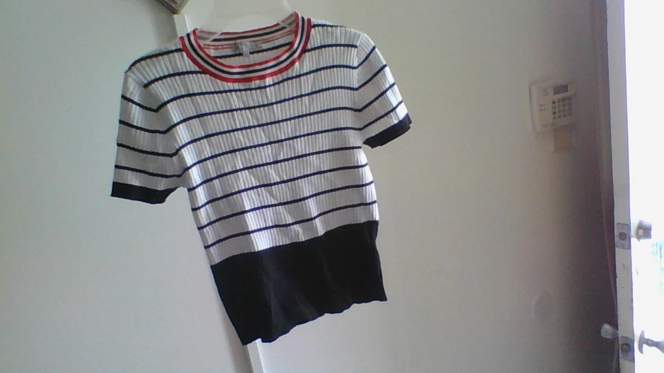 ¡BONITO! Top de punto manga corta Charlotte Russe para mujer talla S a rayas blanco/rojo/negro Foto 4 de 4