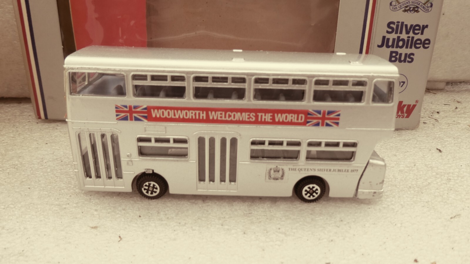 Dinky 【女王陛下即位25周年】Silver Jubilee Bus1977 Dinky Toys 297 Silver Jubilee Bus (1977) Atlantean Bus