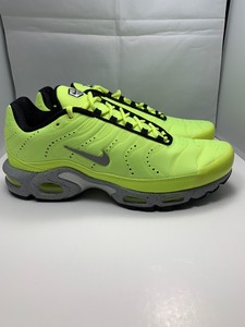 nike air max plus prm black matte silver & volt