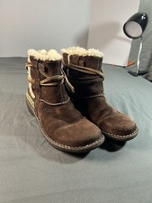ugg caspia boots Kids Size 8 Brown Leather With Sheep Skin Lining