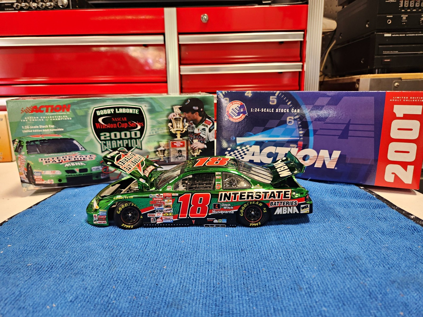 Action 1:24 Bobby Labonte #18 2000 Nascar Winston Cup Champion 2001 Grand Prix