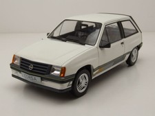 Modellino auto Opel Corsa A Sprint 1983 bianco 1:18 MCG