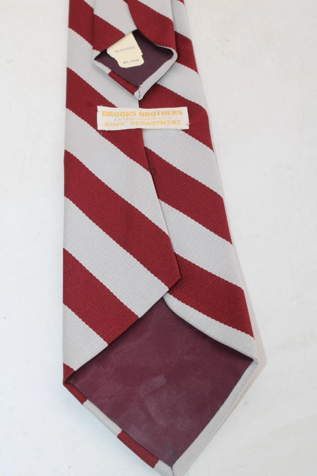 Corbata Brooks Brothers Vintage Niños Poliéster Plateada y Borgoña Rayas 48" Foto 3 de 4