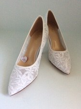 Kość słoniowa błyszczące kwiaty koronkowe buty, rozmiar 4.  Sugerowana cena detaliczna 73,99 £