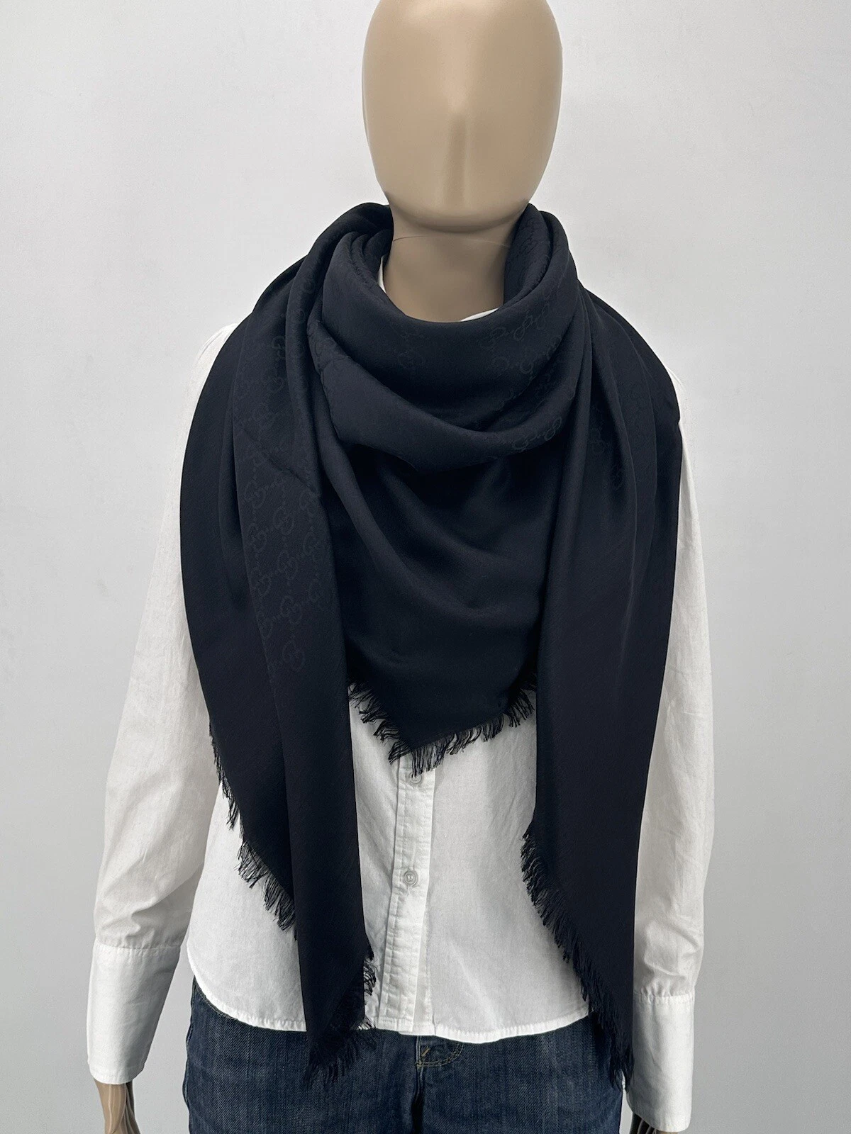 NEUF foulard de luxe original GUCCI 135 x 135 cm GG 387563 1000.