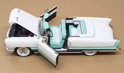 Firma stradale scala 1/18 3625C - 1955 Packard Caribbean - Bianco/Aqua - Foto 5 di 6