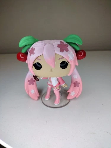 Funko Pop! Animation - Sakura Miku #945 - Hot topic exclusive READ