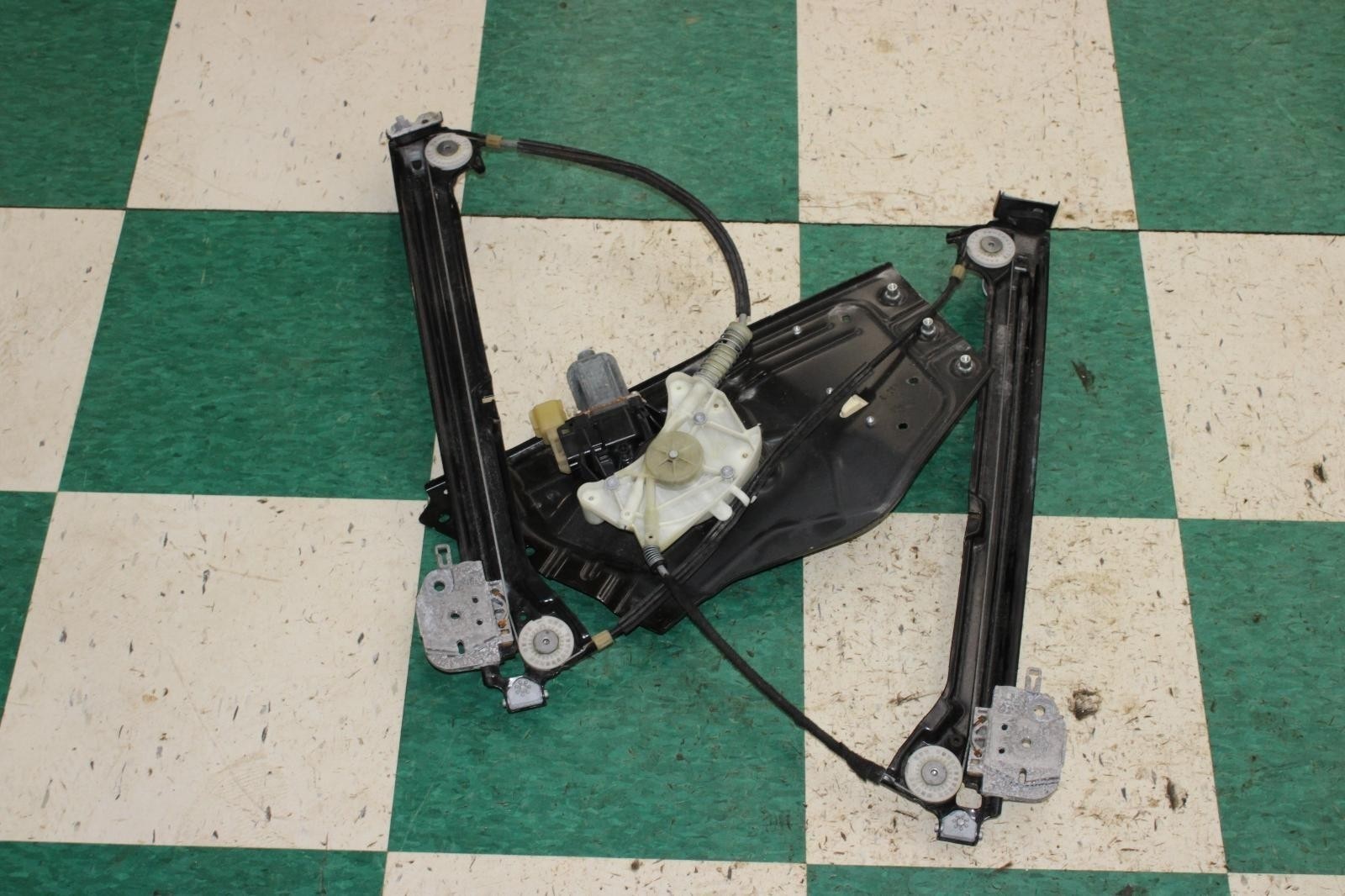 Maserati Ghibli 2014-2022 Right Window regulator