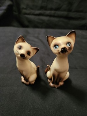 Vintage Siamese Cat Salt & Pepper Shaker Set