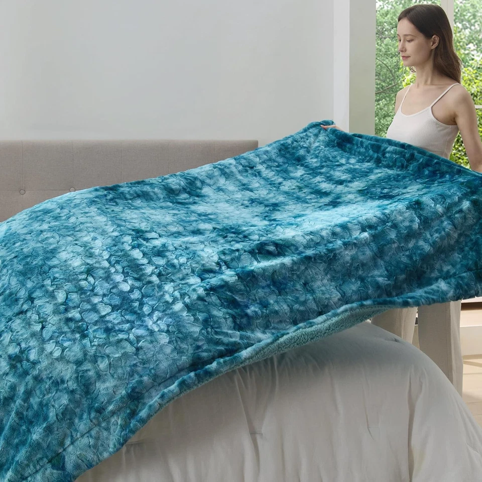 Bedsure Sherpa Fluffy Blanket King (108" x 90"), 05 - Teal  - Image 4 of 4