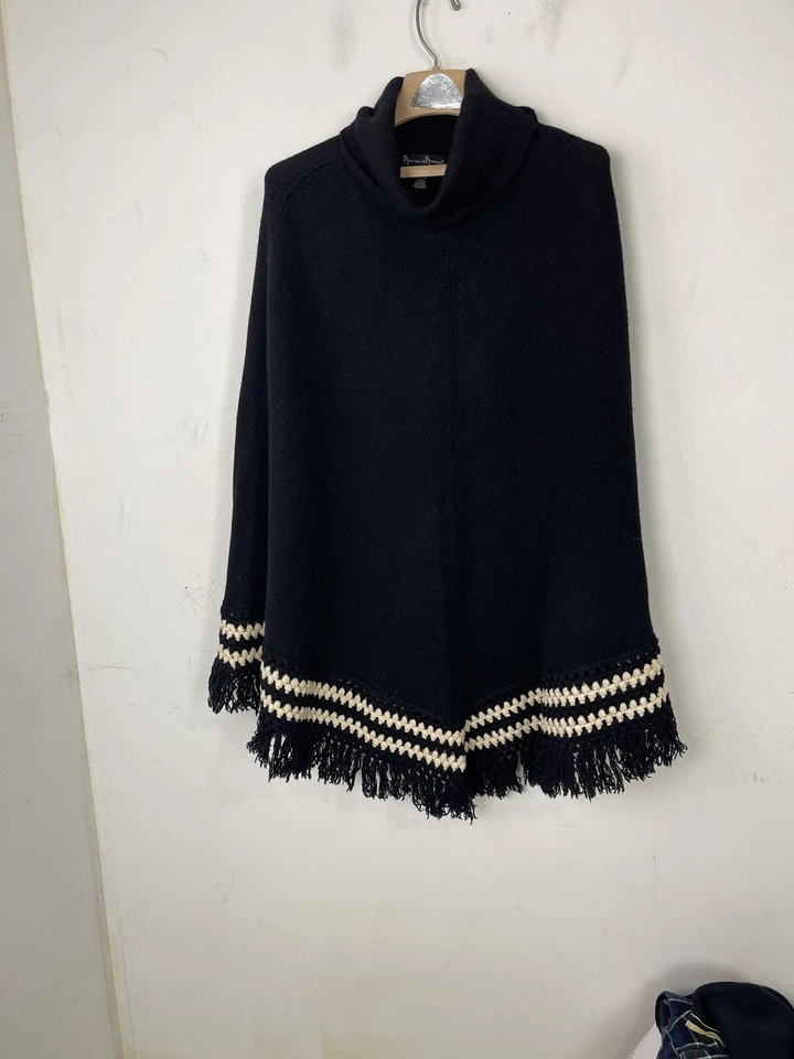 Poncho Capa Mercer & Madison Mujer Negro Talla Única Cuello Alto Crochet Flecos Foto 3 de 4